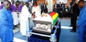 Robert Mugabe'nin cansız bedenini çelik tabuta koyup üzerine beton döktüler