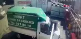 Arnavutköy'de oto yıkamacıdaki feci kaza kamerada
