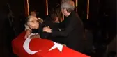 Hayatını kaybeden Tarık Ünlüoğlu'nun eşi Gülenay Kalkan, tabuta sarılarak gözyaşlarına boğuldu