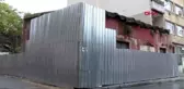 Fatih'te tarihi karakola kepçeli tahribat