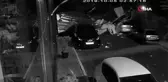 Okul çatısının araçların üzerine devrilme anı kamerada