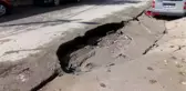 Ataşehir'de yol çöktü, çukura düşen otomobili vinç çıkardı