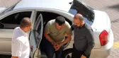 Karısını otobüs durağında bıçaklayan adam ölmesi için yanına kimseyi yaklaştırmadı