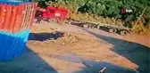 TIR şoförü otomobilin altında böyle kaldı