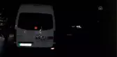 Servis minibüsü park halindeki tıra çarptı: 4 yaralı