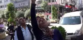 İstanbul-avcılar'da penceredeki sıva parçaları 5'inci kattan otomobilin üzerine düştü