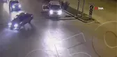Drift yapan sürücüyle polis kovalamacası kamerada