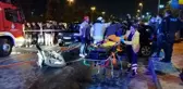 Hurdaya dönen otomobildeki sıkışanları itfaiye çıkarttı