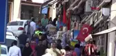 Mardin'de esnaf caddelere türk bayrakları astı