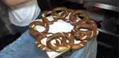 Kocaeli simit satarak mehmetçik vakfı'na bağışta bulundu