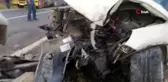 Kontrolden çıkan cip refüjdeki ışıklı tabelaya çarptı, yol trafiğe kapandı