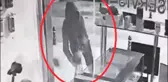 Poşetli telefon hırsızı kamerada