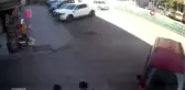Yanlış manevra yapan sürücü polis motosikletine çarptı: 2 yaralı