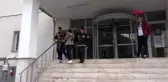Hırsızlık hükümlüsü 2 kadın, saklandıkları evde yakalandı