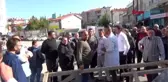 Kütahya minibüs güzergahının değiştirilmesini protesto için yol kapattılar