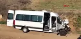 Denizli ukraynalı turistleri taşıyan minibüs, traktörle çarpıştı 13 yaralı
