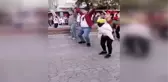İzmir kucağında bebeğiyle zeybek oynayan anne türkiye'nin ilgi odağı oldu