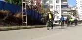 700 kilometre pedal çevirerek 5 bin öğrenciye kitap ulaştırdılar