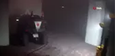 Kapalı otoparkta yanan araç binadakileri mahsur bıraktı
