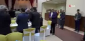 Ebru Yaşar halaya çıktı, dolarlar havada uçuştu