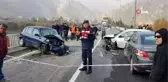 Hatalı sollama sonrası otomobiller kafa kafaya çarpıştı: 3 yaralı