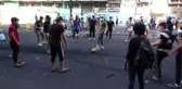 Iraklı göstericiler Tahrir Meydanı'nda futbol oynadı