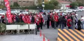 Ataşehir belediyesi önündeişten atılanlar geri alınsın eylemi