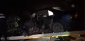 Otomobil tırın altına girdi