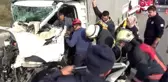 TEM'de kamyonet tıra arkadan çarptı: 1 yaralı