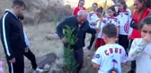 Çubuk'ta sporcular aileleriyle fidan dikti