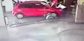 Yıkamaya getirilen otomobilin motorundan 3 yavru kedi çıktı