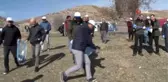 Vali Çetin Oktay Kaldırım daha temiz bir 'Hazar gölü' için çöp topladı