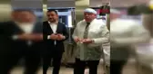 Antalya büyükelçi, restoranda hamburger yaptı