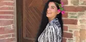 Hanife Gürdal, mini elbiseli pozlarıyla tüm dikkatleri üzerine çekti