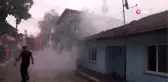 Evinin yanışını gözyaşlarıyla izledi