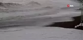 Antalya'da fırtınaya aldırmayan vatandaşlar sahilde fotoğraf çekti