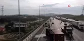 Kuzey Marmara Otoyolu Paşaköy mevkiinde kamyon bir ciple çarpışarak devrildi