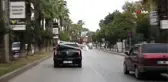 PVC çerçeveyi otomobilin tavanında taşıdı
