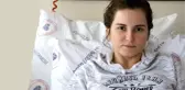 Karın ağrısı şikayetiyle doktora giden genç kadının karnından 4 kiloluk kitle çıkarıldı
