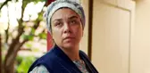 Oyuncu Yeşim Ceren Bozoğlu, bacak dekolteli pozlarıyla takipçilerini kızdırdı