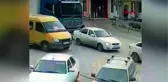 10 yaşındaki çocuk tır'ın altında kaldı, o anlar güvenlik kamerasına yansıdı