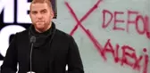 Şarkıcı Gökhan Özoğuz, Alevi ailenin duvarına 