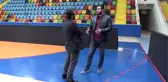 Milli hentbolcu Durmuş Ali Tınkır'ın asker selamı hassasiyeti