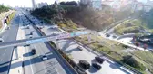 İstanbul'da engellileri mağdur eden üst geçide Uluslararası Engelliler Günü pankartı asıldı