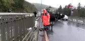 Sarıyer'de kayganlaşan yolda kaza yapan minibüs takla attı