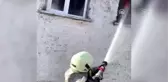 Yanan evdeki felçli adamı jandarma kurtardı