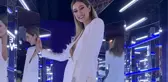 Itır Esen, derin göğüs dekoltesiyle yürek hoplattı