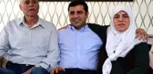 Selahattin Demirtaş'ın anne ve babasının da içinde bulunduğu araç kaza yaptı