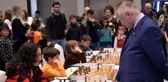 12 yaşındaki satranç sporcusu, Büyük Usta Karpov ile berabere kaldı