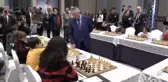 12 yaşındaki satranç sporcusu, Büyük Usta Karpov ile berabere kaldı